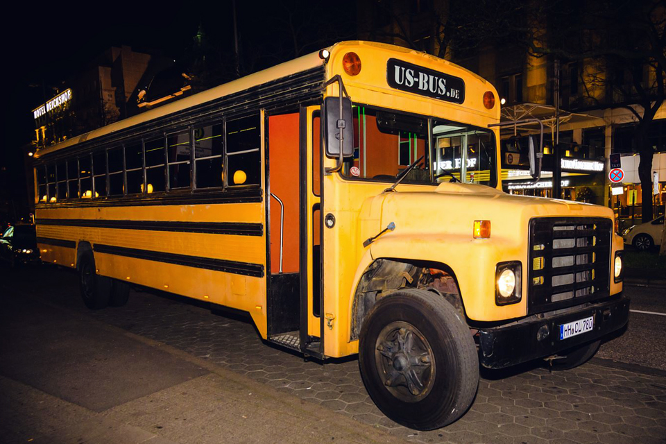 US School Bus [XXL Partybus] in Hamburg mieten - Limostrip.com